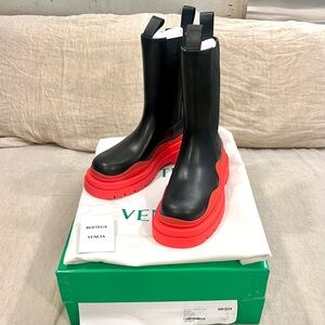 Bottega Veneta $1450 Tire Lug Boot in Military Calf Leather, Size 40.5, 630297